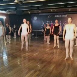 曾老师成人舞蹈短视频,轻松入门，舞动人生新篇章