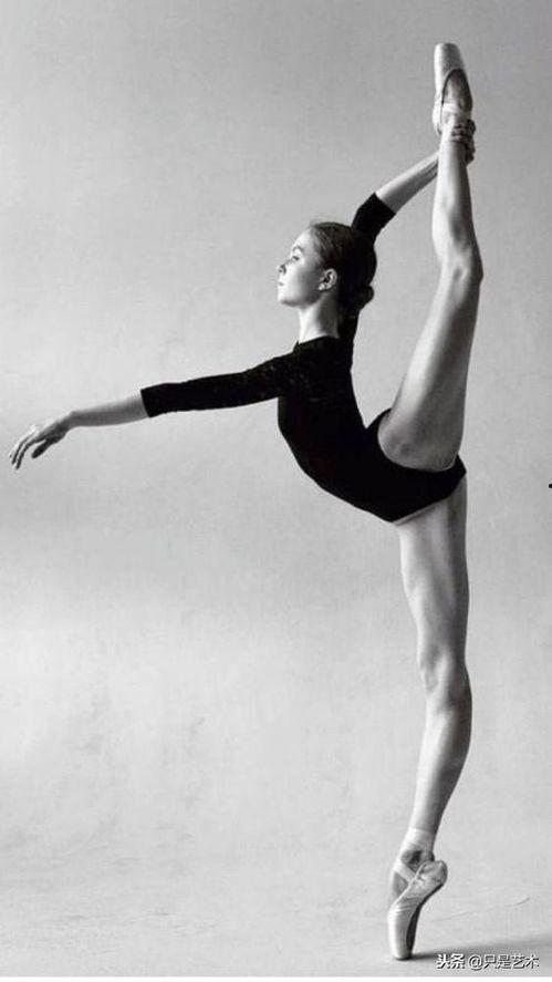 成人练劈叉哭的视频,成人劈叉挑战，痛并快乐着