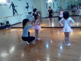 小孩子成人舞蹈视频