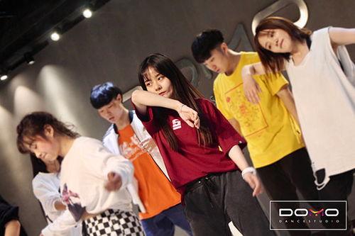 安阳成人街舞视频,成人街舞风采展示